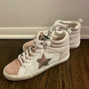Vintage Havana Sneakers with silver and pink detail!